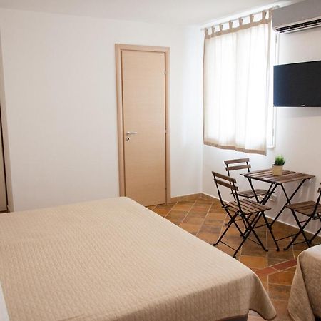 Guest House Del Lido 恩佩多克莱港 外观 照片