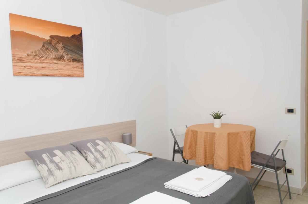 Guest House Del Lido 恩佩多克莱港 外观 照片